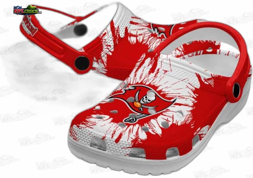 Tampa Bay Buccaneers Red Pirate Flag Splash Crocs – Football Fan Clogs Tampa Bay Buccaneers Red Pirate Flag Splash Crocs – Football Fan Clogs